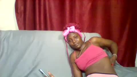 cutey_lunar online show from February 17, 2025, 2:42 am