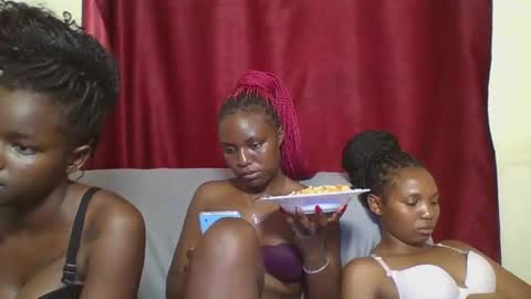 cutey_lunar online show from February 23, 2025, 4:46 pm