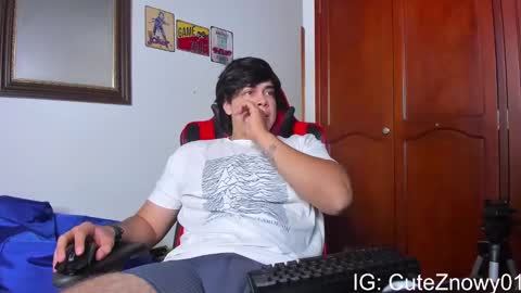 Snapshot of cuteznowyy chatting on February 6, 2025, 12:33 am Ask me online show from February 6, 2025, 12:33 am