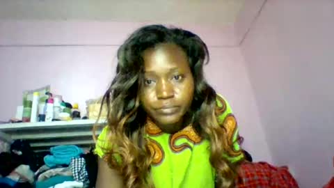 cutezola online show from October 5, 2025, 5:06 am