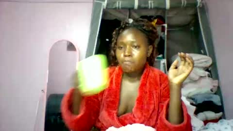 cutezola online show from November 14, 2025, 5:06 am