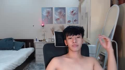 Snapshot of cutie_cumshow chatting on November 12, 2025, 6:52 pm Neil Taylor online show from November 12, 2025, 6:52 pm