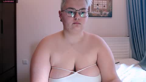 Sophie  Lilith online show from October 24, 2025, 9:06 am