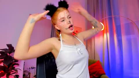 Lina online show from October 31, 2025, 10:33 pm