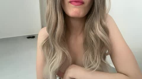 Snapshot of cutie_n111 chatting on April 22, 2026, 1:56 pm Call me cutie online show from April 22, 2026, 1:56 pm