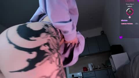 Kira online show from April 16, 2026, 6:36 am