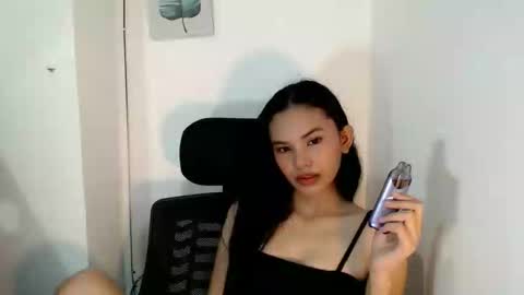 Snapshot of cutiee_lily2 chatting on April 24, 2026, 12:24 am cutiee_lily2 online show from April 24, 2026, 12:24 am