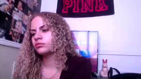 cutiekaylee online show from October 19, 2025, 11:38 pm