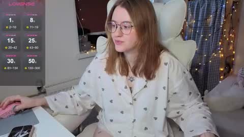 Snapshot of cutiepiealice chatting on November 22, 2025, 8:46 am Alice online show from November 22, 2025, 8:46 am