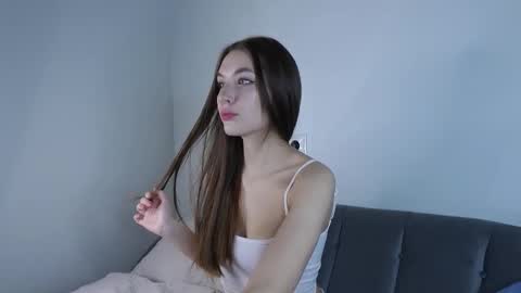 Vivienne online show from November 8, 2025, 5:29 am