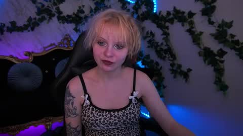 cutiiebunny online show from October 21, 2025, 1:34 pm