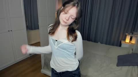 Snapshot of cuty_petite chatting on March 2, 2026, 7:15 am Anne online show from March 2, 2026, 7:15 am