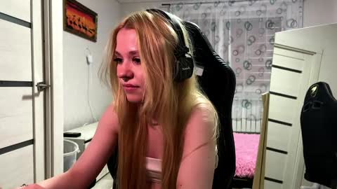 cyber_shawtyz online show from May 11, 2026, 2:45 pm