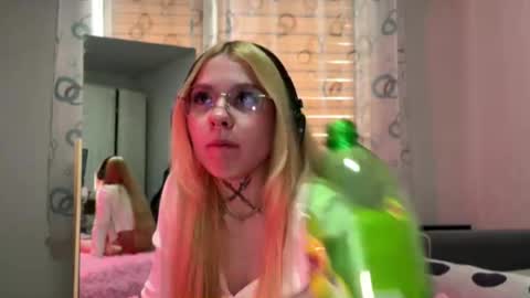 cyber_shawtyz online show from May 13, 2026, 8:44 am