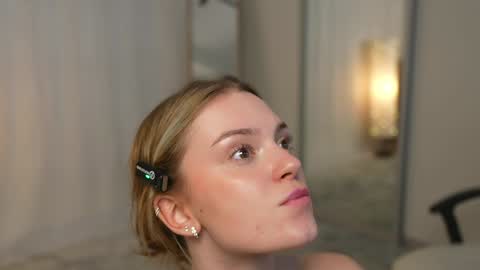 Snapshot of cyberheart_ chatting on February 5, 2025, 5:31 pm EMILY online show from February 5, 2025, 5:31 pm