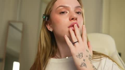 Snapshot of cyberheart_ chatting on February 27, 2025, 4:53 pm EMILY online show from February 27, 2025, 4:53 pm