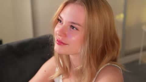 Snapshot of cyberheart_ chatting on November 5, 2025, 4:51 pm EMILY online show from November 5, 2025, 4:51 pm