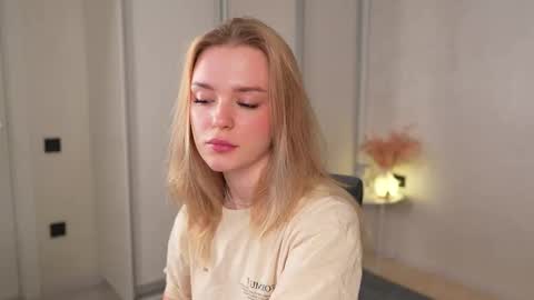 Snapshot of cyberheart_ chatting on November 9, 2025, 5:55 pm EMILY online show from November 9, 2025, 5:55 pm