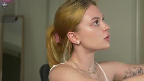 Snapshot of cyberheart_ chatting on November 26, 2025, 7:04 pm EMILY online show from November 26, 2025, 7:04 pm