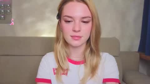 Snapshot of cyberheart_ chatting on December 17, 2025, 3:18 pm EMILY online show from December 17, 2025, 3:18 pm