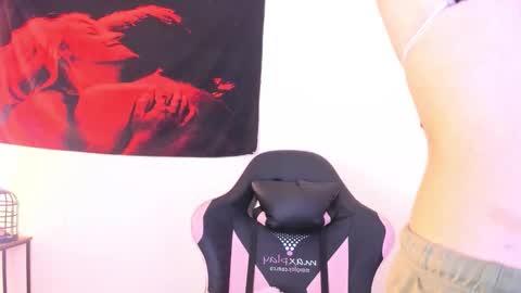 cel I am independent Help me reach 200 thumbs up uwu online show from December 3, 2025, 6:21 am