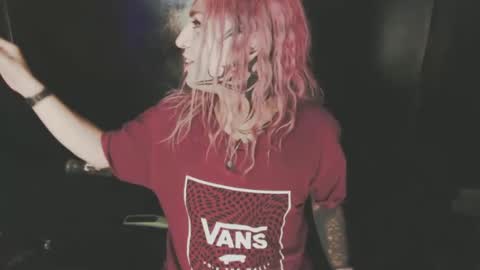 Nikki online show from October 12, 2025, 1:04 am