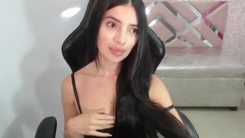 CINTIA ARAUJO online show from October 14, 2025, 4:13 am