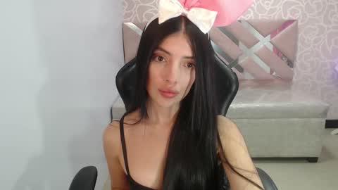 CINTIA ARAUJO online show from October 19, 2025, 3:18 am