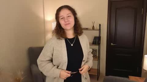 Lola online show from October 15, 2025, 1:22 pm