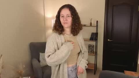 Lola online show from October 17, 2025, 1:25 pm