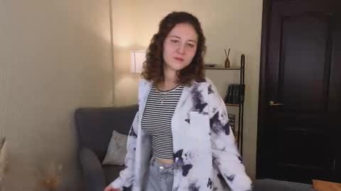 Lola online show from October 20, 2025, 1:11 pm