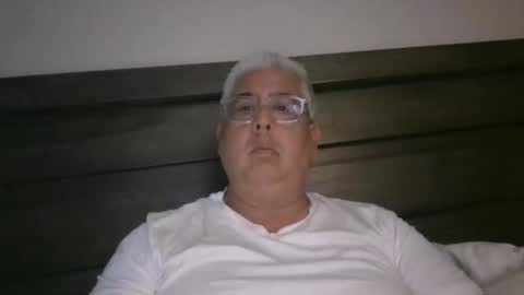 Snapshot of czar1974 chatting on November 16, 2025, 8:25 pm czar1974 online show from November 16, 2025, 8:25 pm