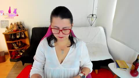 Mia  online show from October 28, 2025, 1:47 pm