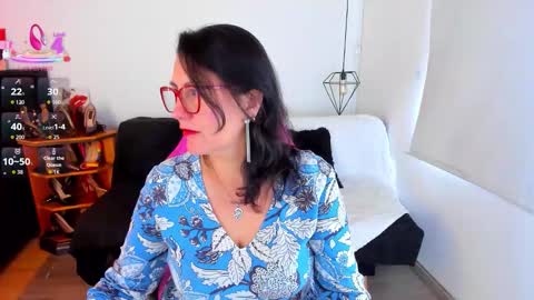 Mia  online show from November 2, 2025, 1:02 pm