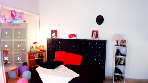 Mia  online show from November 11, 2025, 1:00 pm