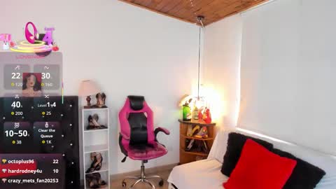 Mia  online show from December 2, 2025, 1:28 pm