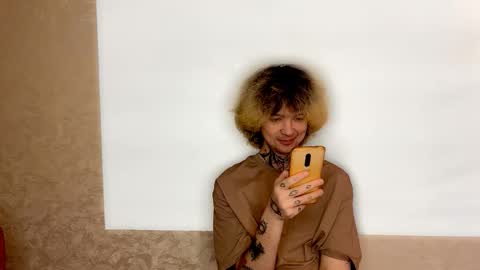 Snapshot of daaamnmeow chatting on October 19, 2025, 1:50 am daaamnmeow online show from October 19, 2025, 1:50 am