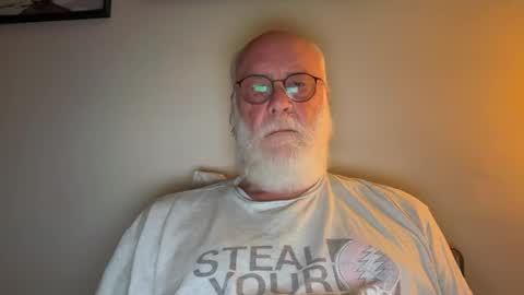 Snapshot of daddy341177 chatting on September 24, 2025, 12:19 pm daddy341177 online show from September 24, 2025, 12:19 pm