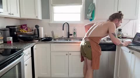 Snapshot of daddydaydrinkz chatting on January 8, 2025, 6:41 pm DaddydayDrinkz online show from January 8, 2025, 6:41 pm