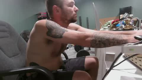 daddydic120402 online show from August 6, 2026, 3:19 am