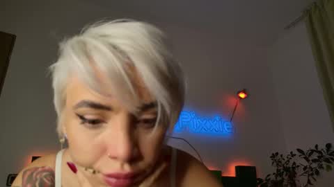 Snapshot of daddyspixxie chatting on November 21, 2025, 7:34 pm daddyspixxie online show from November 21, 2025, 7:34 pm