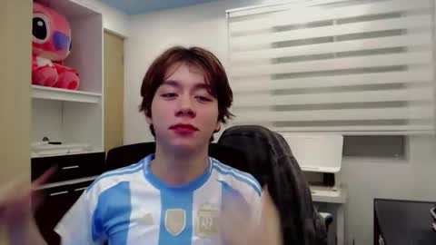 Snapshot of dae_lune chatting on February 17, 2026, 4:20 am dae_lune online show from February 17, 2026, 4:20 am