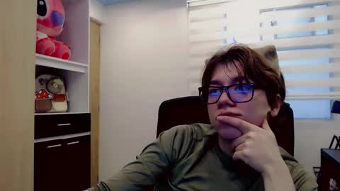 Snapshot of dae_lune chatting on February 19, 2026, 8:49 pm dae_lune online show from February 19, 2026, 8:49 pm