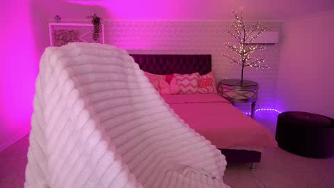 daenerys_daen online show from May 7, 2026, 7:03 am