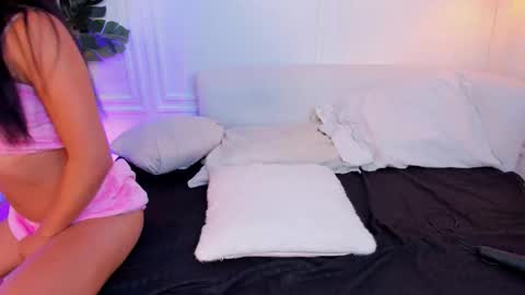 dafne_hillss online show from October 29, 2025, 1:02 pm