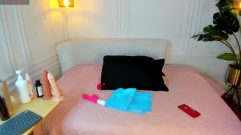 Snapshot of dafne_hillss chatting on May 5, 2026, 11:18 am dafne_hillss online show from May 5, 2026, 11:18 am