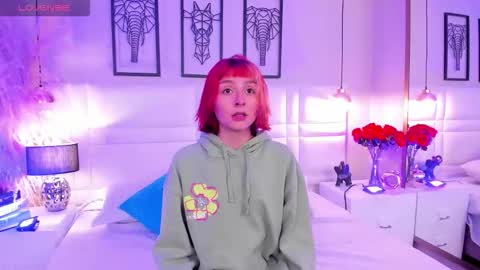 Dafnne online show from December 1, 2025, 3:22 am