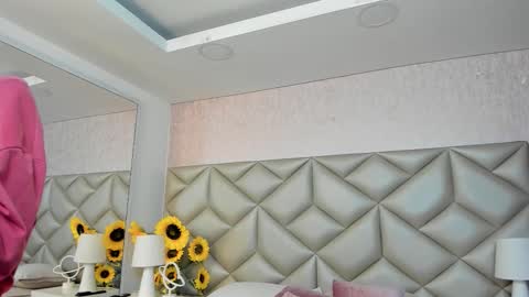 Dafnne online show from December 2, 2025, 4:07 am