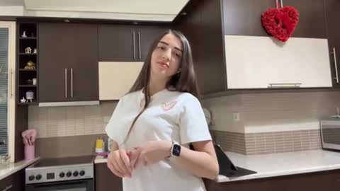 Mia online show from March 26, 2026, 3:50 pm