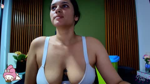  Dahiana  online show from February 3, 2025, 7:52 pm